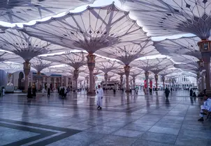 how to perform umrah for women